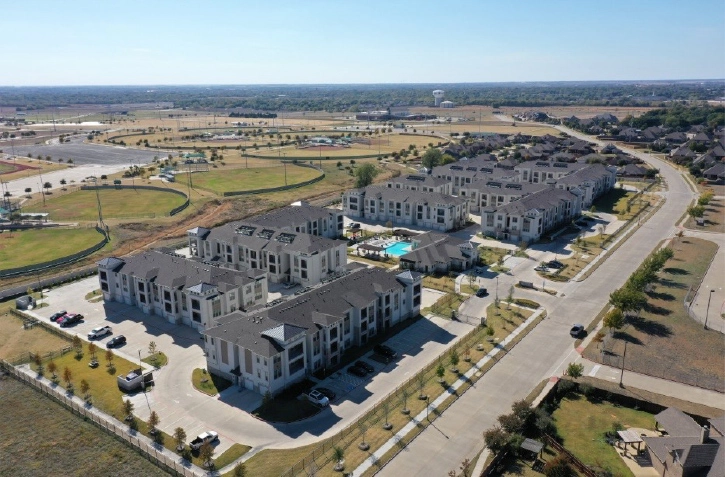 DALLAS FIRM SELLS LUXURY APARTMENT COMPLEX IN WAXAHACHIE